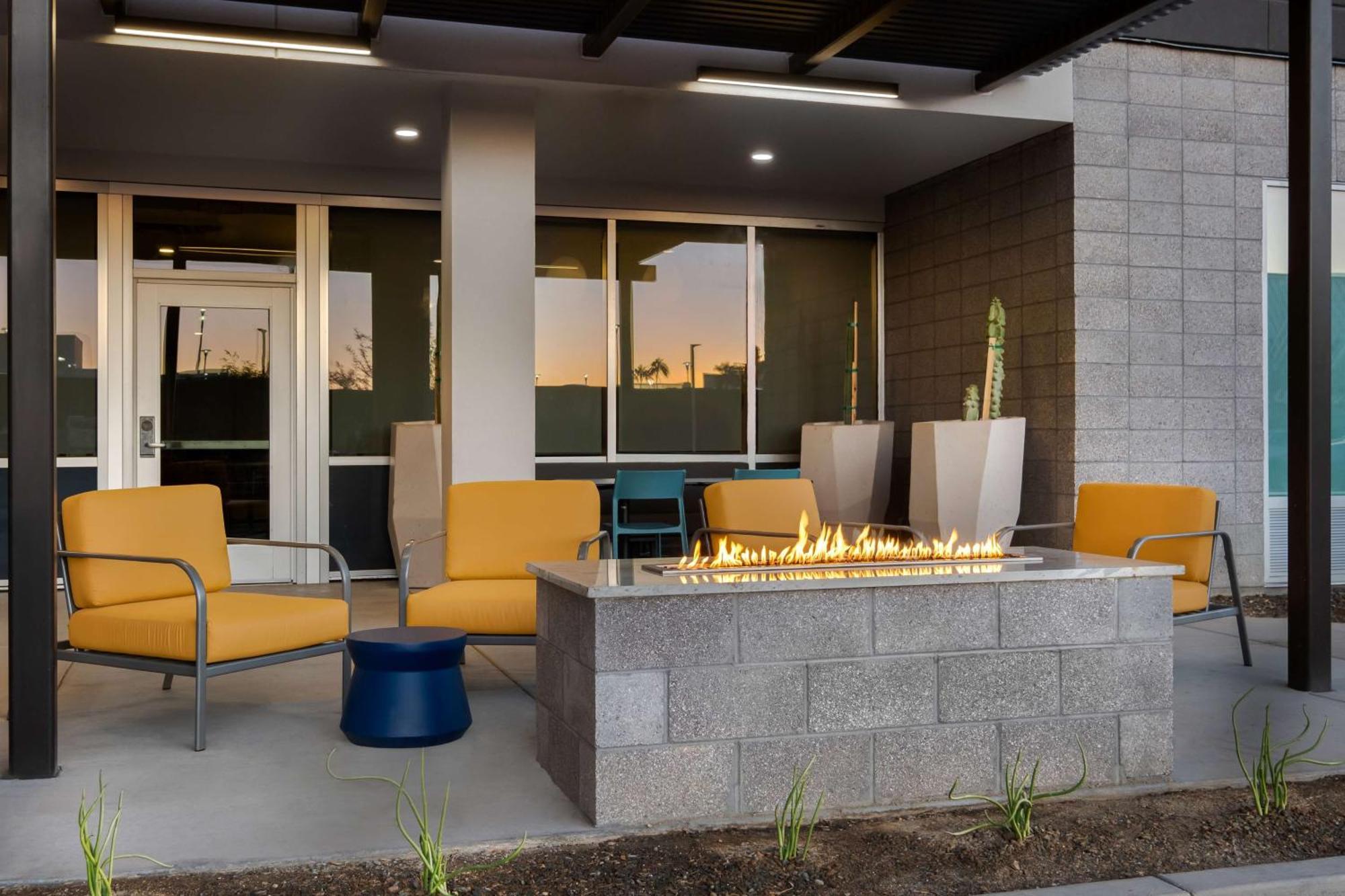 Tru By Hilton Phoenix Midtown Exterior foto